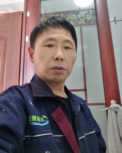 帅哥：男人要坚强 的征婚头像照片