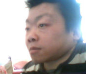 帅哥：坐轮椅的男孩的征婚二维码，扫一扫，手机上能征婚